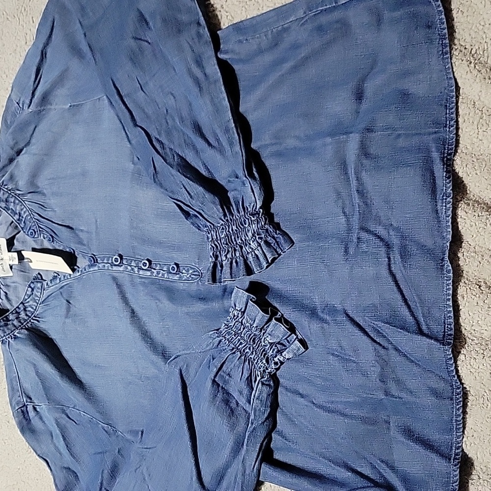 Cloth & Stone- Anthropolgie- Denim Blue Button Down Shirt Sz Medium - Picture 6 of 7